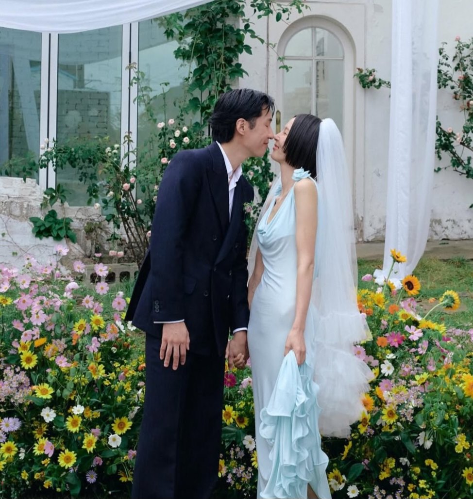 <b>김나영</b>, 행복한 <b>결혼식</b> 현장 공개 “<b>마이큐</b>와 가족 돼”