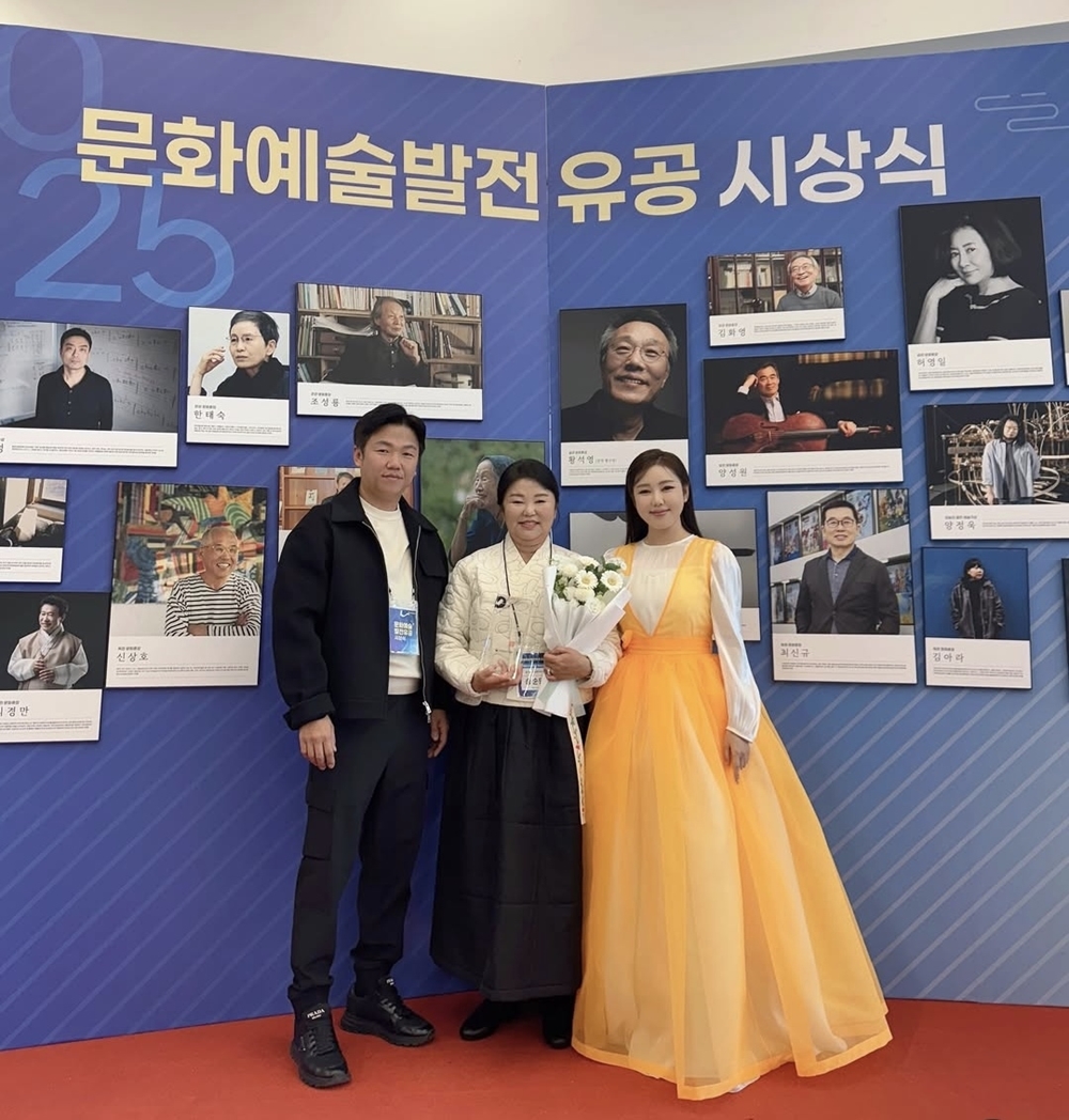 <b>송가인</b> 母, 문체부 어버이상 받았다…<b>모녀</b> 겹경사