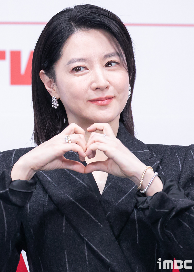 '노블레스 오블리주' <b>이영애</b>, 뇌출혈 유학생 위해 천만원 <b>기부</b>