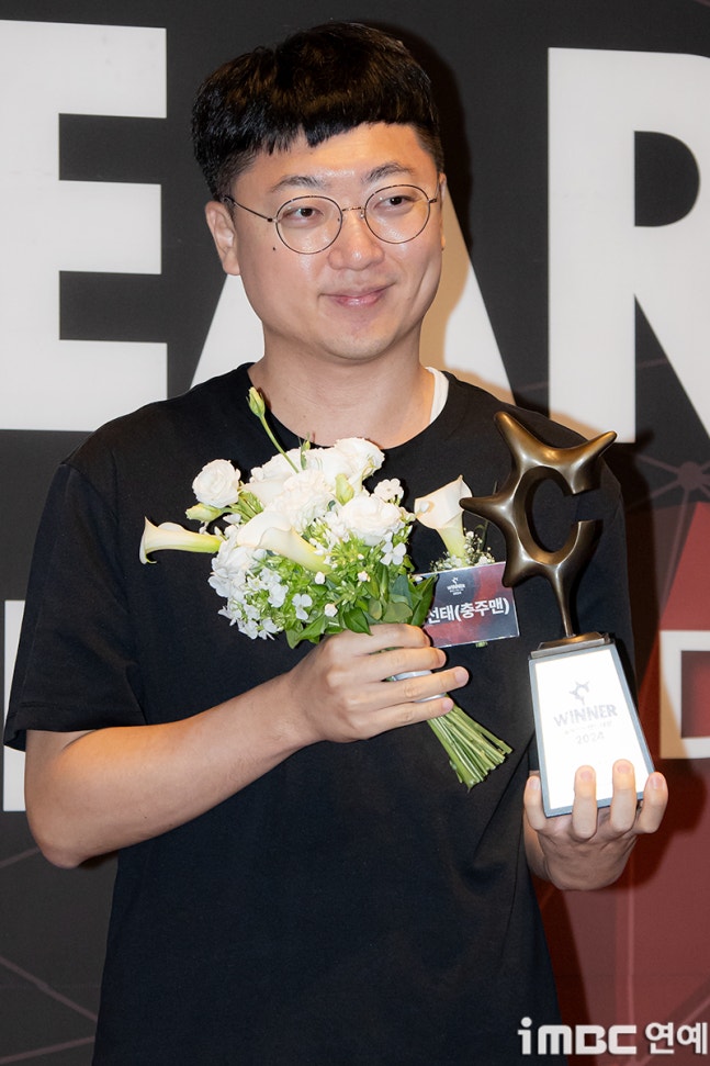 [단독] 공직 떠나는 충주맨 "사직 소식, 오늘 유튜브로 직접 전할 것"