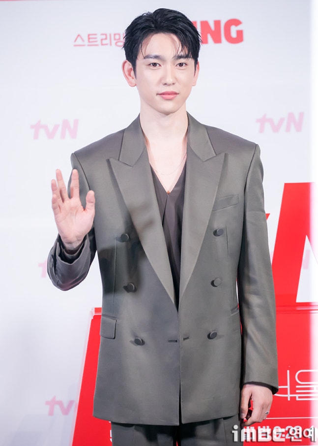 朴珍榮以春日溫暖魅力奪冠，《依然閃亮》與《100日的謊言》備受期待