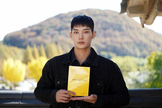 奇炫佑在《在你燦爛的季節》中飾演白勝圭 展現清新認真氣質引期待