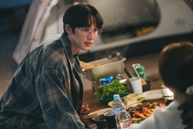 《未婚男女的效率戀愛》朴成焄飾宋泰燮展現直率真誠的戀愛風格與劇情推進