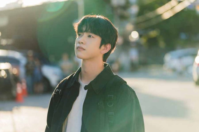 朴珍榮於《依然閃亮》中演繹延泰瑞 初戀與十年後的重逢故事