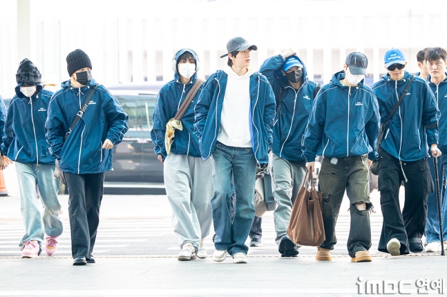 海外出国姿!隠してもジョングク自体