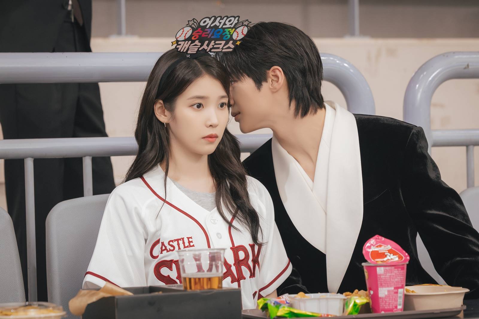 아이유 -변우석 야구장 데이트 포착…키스타임까지? (MBC ‘21세기 대군부...