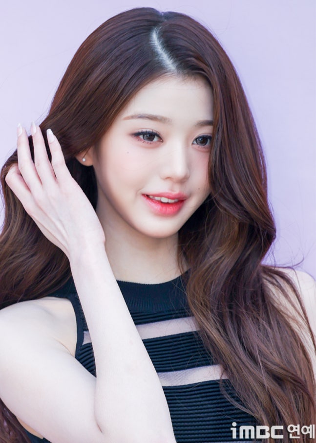 완벽한 여신 미모로 다이슨 팝업 스토어에 방문한 원영