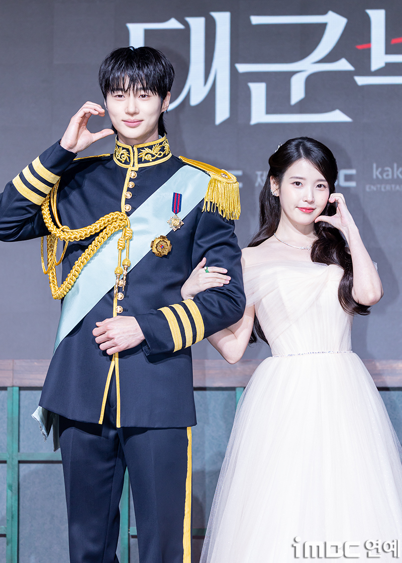 '21세기 대군부인' 감독 "상상 이상 아이유, 노력파 변우석" [인터뷰M]