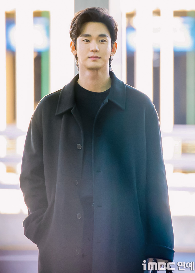 "김수현, 미성년 교제 허위", 임수빈 소속사 대표에 저격 당한 김민지 [...