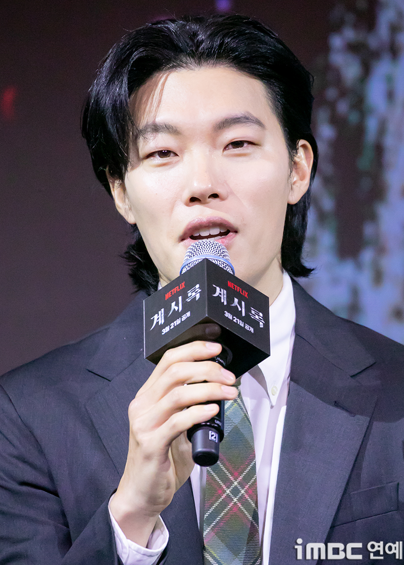 류준열, UAA 떠나 갤럭시코퍼레이션 행... 유아인도 곧 합류하나?