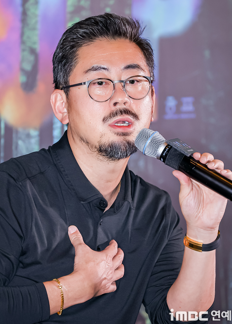 [포토] <b>나홍진</b> 감독, <b>호프</b> 기대해 주세요