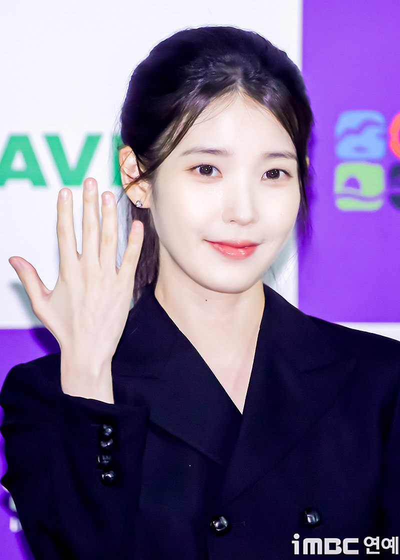 <b>아이유</b>, 이관개방증 증세 악화 "<b>콘서트 취소</b>→앨범 발매 연기"