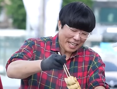 <b>표인봉</b>, <b>서울역</b>서 <b>붕어빵</b> 굽는 이유 [소셜in]