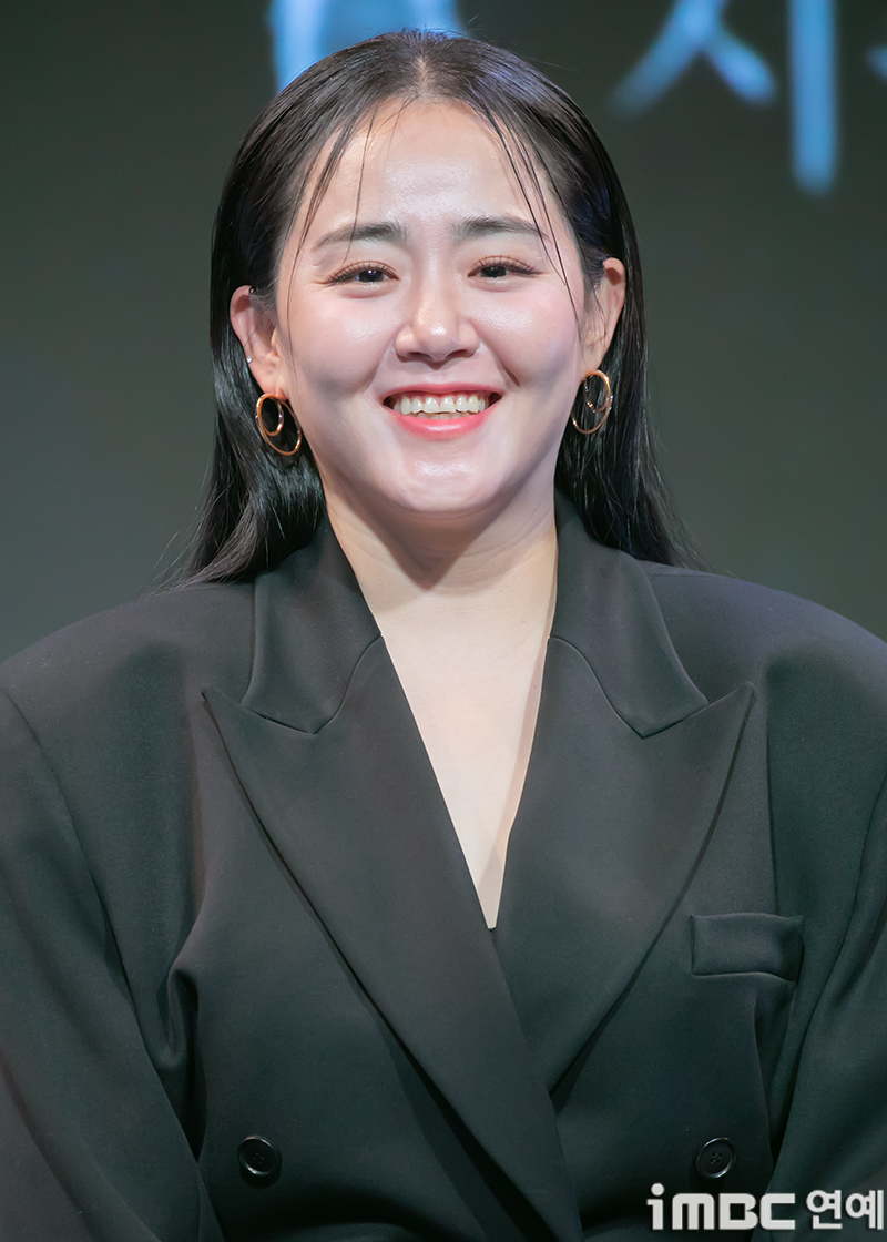 <b>문근영</b>, 7세 연상 배우 정평과 깜짝 <b>결혼</b> [공식입장]