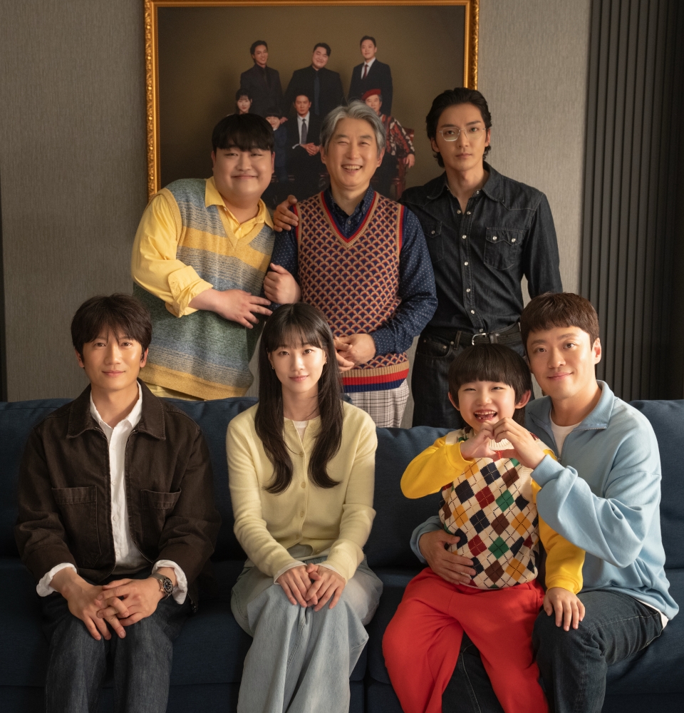 '<b>아파트</b>' 지성-<b>하윤경</b>-문소리-박병은, 이웃들의 종영 소감 공개
