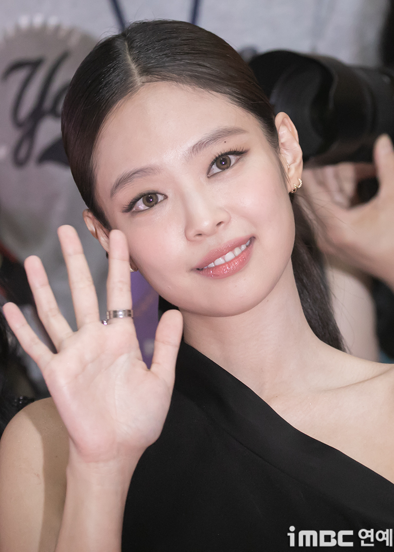 <b>제니</b>도 <b>사과</b>…"<b>블랙핑크</b> 10주년 행사, 변명 없이 죄송"