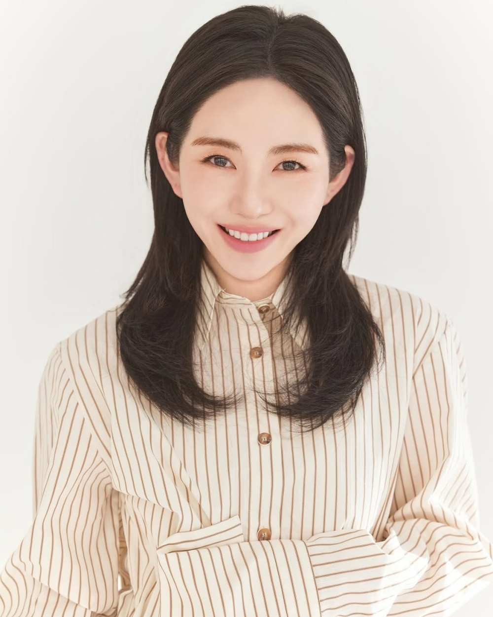 <b>권민아</b>, <b>친언니</b> 폭로 "나와 엄마·지인 돈 <b>횡령</b>…7~8억 넘는다" [소셜in]