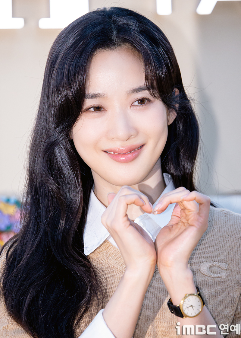 <b>이청아</b> "<b>교통사고</b>로 작품 하차 논의 중" [공식입장]