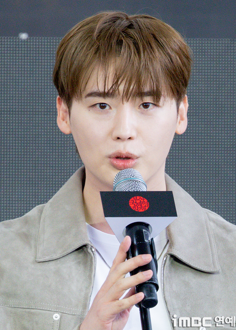 '<b>재혼 황후</b>' 이종석 "비밀을 간직한 인물… 낯설지만 재미있을 것" [BIFF...