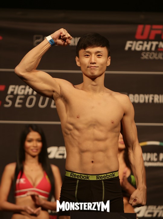 [<b>UFC</b> 서울] '슈퍼보이' <b>최두호</b> 또 일냈다...박살 난 시실리아 <b>1R KO</b>승