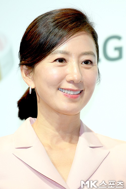 <b>김희애</b>, <b>첫사랑</b>의 얼굴로 돌아오다 [윤희에게②]