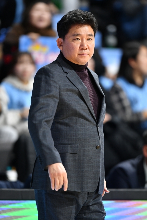 ‘28→4’ 대추격전 끝 분패, <b>김승기</b> 소노 감독 “선수들 끝까지 뛰어준 것 고...