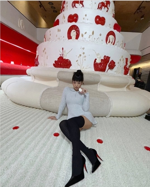 제니 인스타업뎃 케이크요정👠🍰 NUDAKExJENNIERUBYJANE