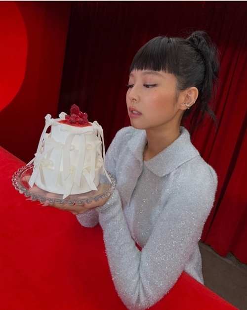 제니 인스타업뎃 케이크요정👠🍰 NUDAKExJENNIERUBYJANE