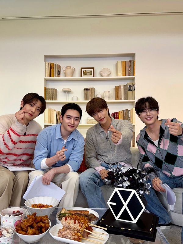 엑소 데뷔 13주년 기념 라이브 방송하셨는데 너무 재미있게 봤네요