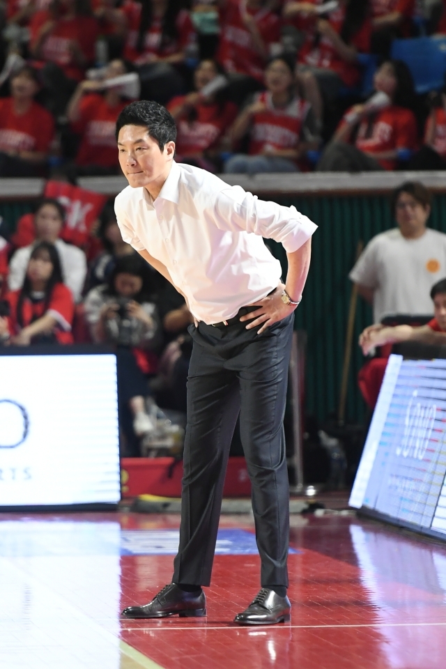‘리버스 스윕 보인다’ 전희철 SK <b>감독</b> “믿음을 되찾은 선수들, 너무...