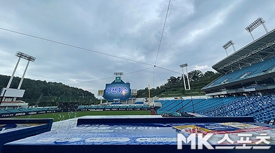 갑작스런 폭우가 라팍 덮쳤다…28일 대구 <b>삼성</b>-<b>롯데</b>전, <b>우천</b> 노게임 선...