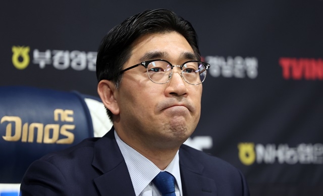 “<b>구단</b> 거취 모든 가능성 열고 고민하겠다”…엔팍 돌아온 NC 이진만 대...