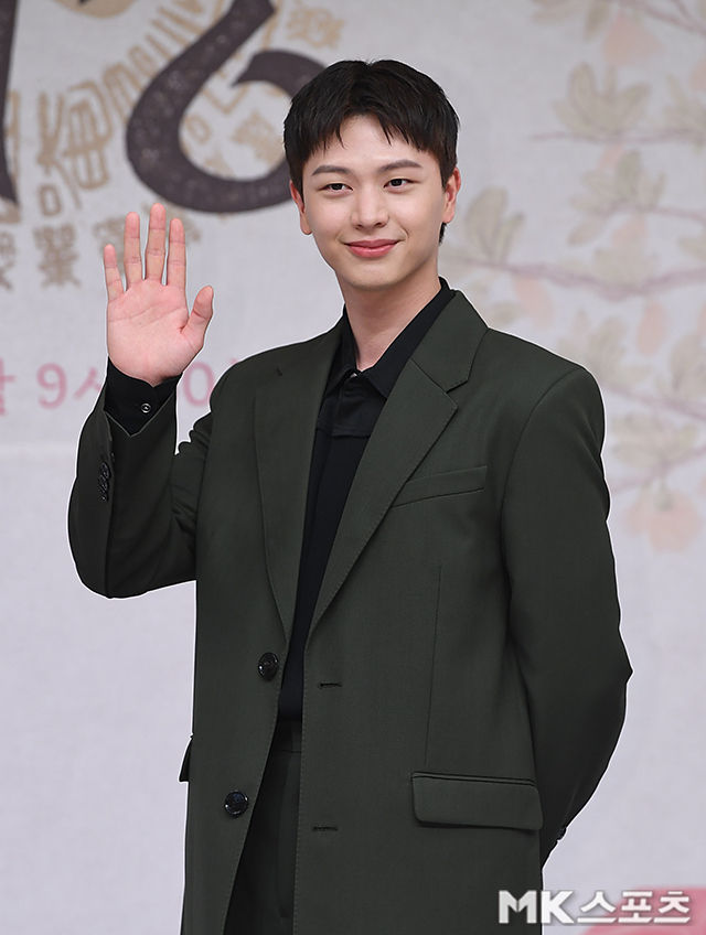 ‘<b>귀궁</b>’ <b>육성재</b> “<b>1인2역</b> 부담됐지만…완성된 결과물에 뿌듯” [일문일...