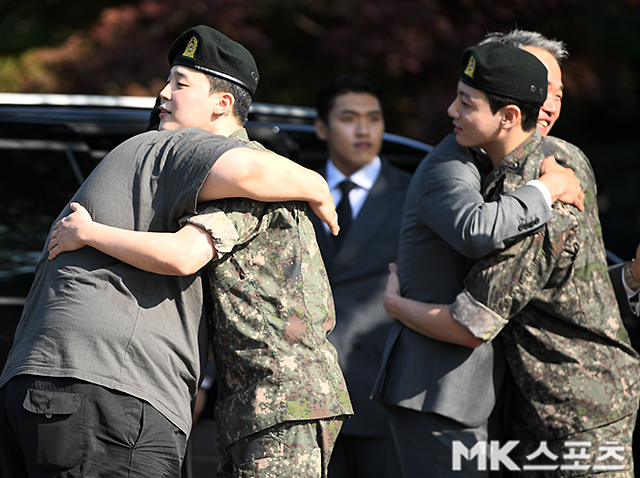 11일 드디어 제대한 지민님과 정국님