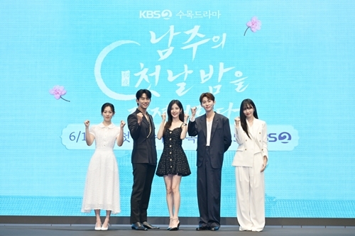 <b>문화재 훼손</b> 논란 ‘<b>남주의</b> 첫날밤’, 서현옥택연 로맨스 통할까(종합...