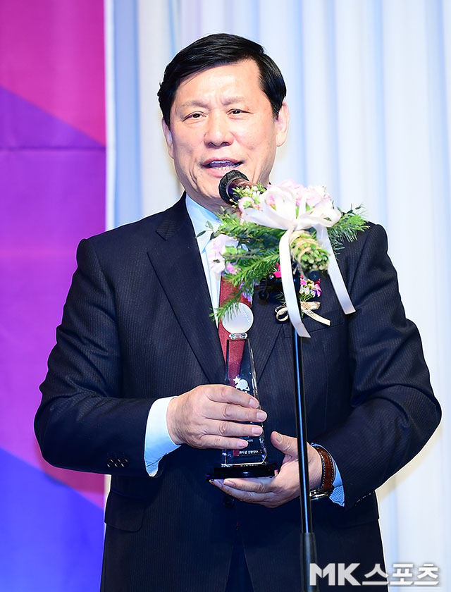 <b>허구연</b> <b>KBO</b> <b>총재</b>, 오늘 크보 <b>라이브</b> 출연…실시간으로 팬들과 소통한다