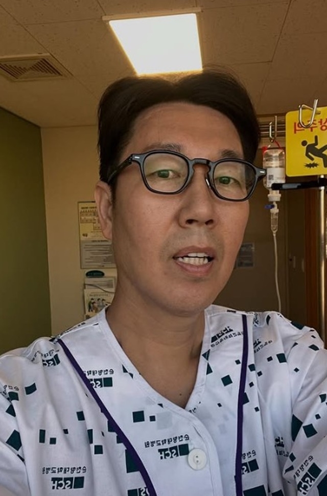 ‘극심한 복통’ 쓰러진 <b>김영철</b>, <b>장폐쇄</b> 응급 입원…“짜장면·라면 먹...