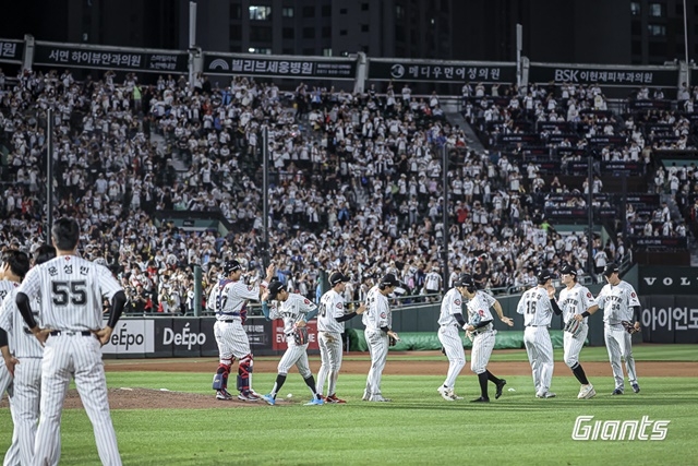 ‘<b>전준우 결승타</b> 포함 4안타 폭발!’ 롯데, 주말 3연전 싹쓸이하며 파죽...