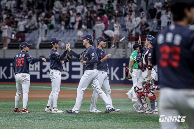 ‘10G 8승 2패’ <b>롯데</b>, 거인의 <b>롯데</b>시네마 가을 상영 보인다