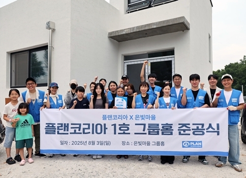 <b>김준호</b><b>김지민</b>, <b>결혼</b> 후 첫 공식 행보는 봉사활동…아이들과 뜻깊은 시...
