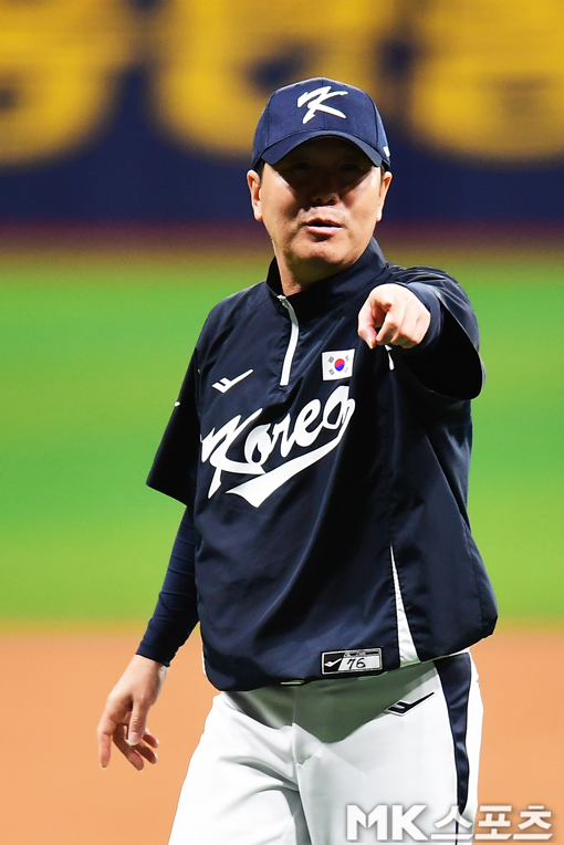 안우진 선발 물거품됐지만…<b>류지현</b> 대표팀 <b>감독</b>, <b>WBC 전력 분석</b> 위해 美...