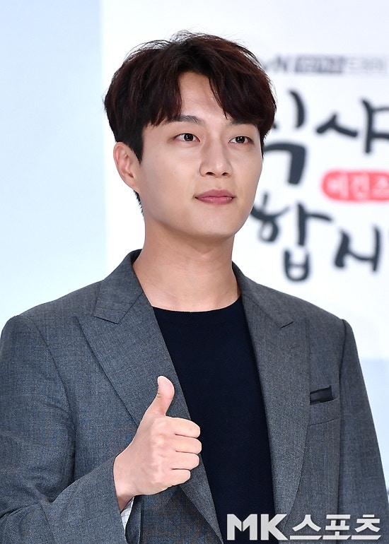 윤두준, ‘<b>냥육권 전쟁</b>’ 출연 확정…3년만 드라마 복귀[공식]