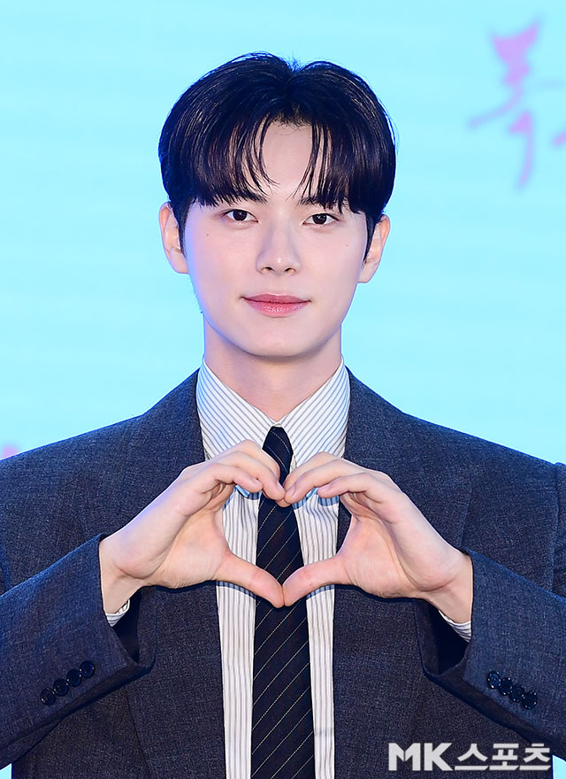 <b>이채민</b>, <b>김수현</b> 품 떠나 <b>변우석과</b> 한솥밥...바로엔터와 전속계약 [공식...