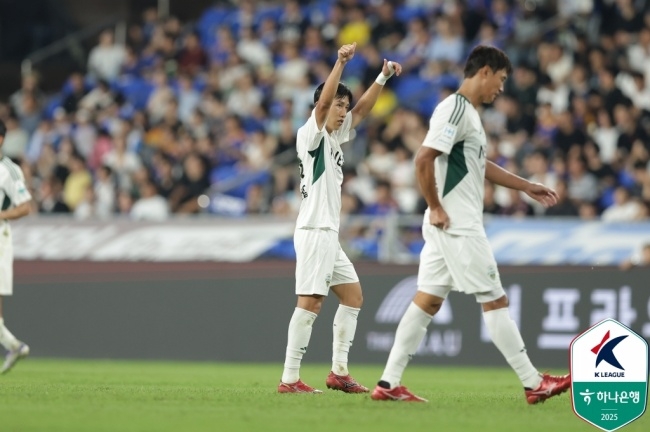 선두 전북, 디펜딩챔피언 울산 ‘3연패 + 강등권’ 몰아넣다…‘이영재...