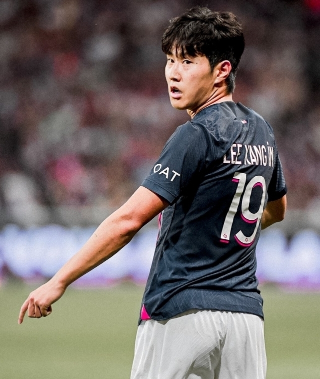 976억 오퍼 거절 왜? 뎀벨레·두에 없는 <b>PSG</b>, <b>이강인</b> 설 자리 없나…‘비...