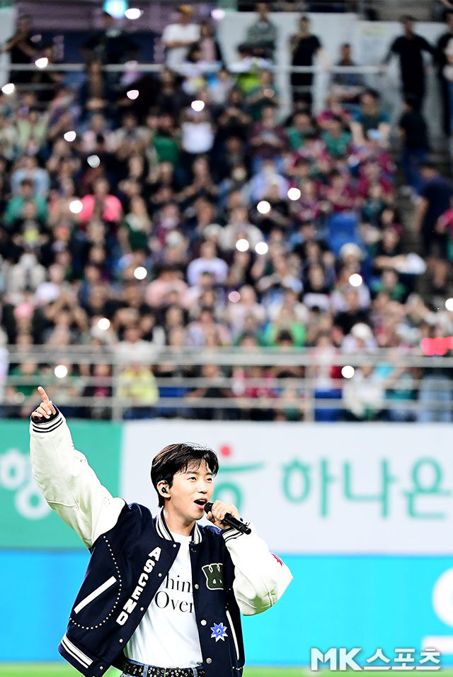 <b>임영웅</b> ‘소리 질러~’ [MK포토]