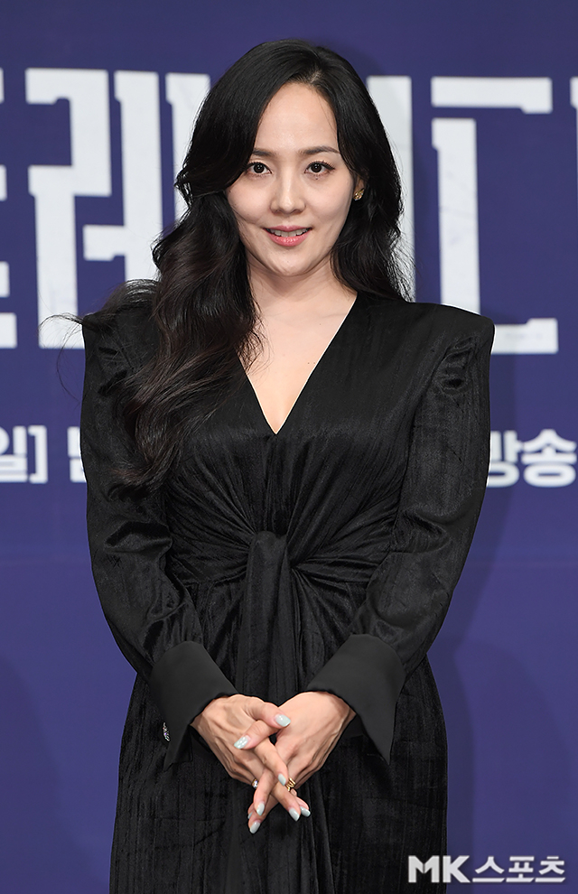 <b>유진</b> “‘<b>퍼스트레이디</b>’ 멜로 아냐…<b>투사</b>처럼 촬영”[MK현장]