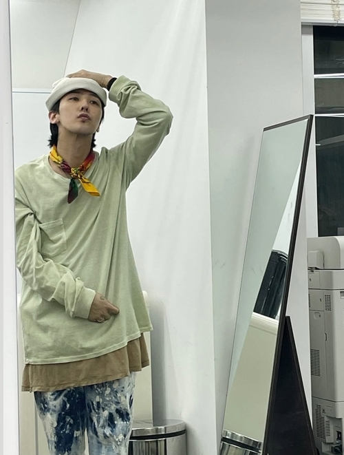 G-Dragon memamerkan mode yang ingin kita ikuti