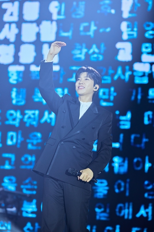 <b>임영웅</b>, 3일간 찬란히 빛난 하늘빛 대서사시…인천 <b>콘서트</b> 성료