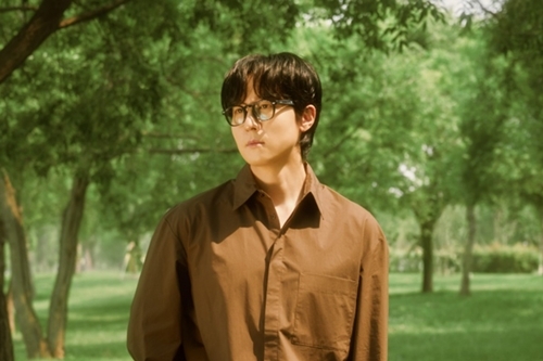<b>권순관</b>, 이적과 한 식구 됐다…<b>뮤직팜</b>과 <b>전속계약</b> 체결[공식]